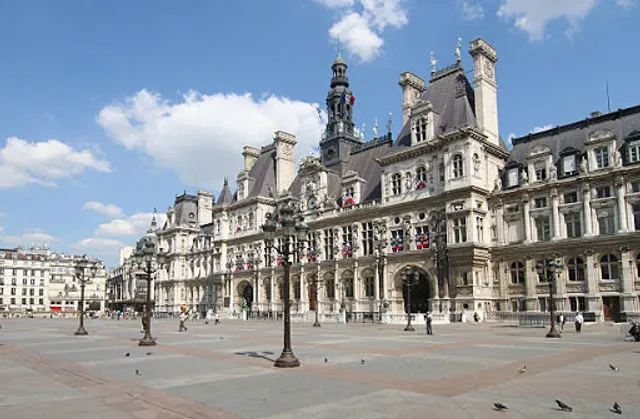 Parvis de l’Hôtel de Ville