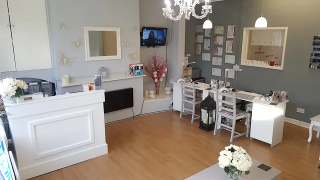 Nicola Smith - Nail Artist