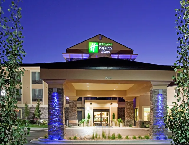 Holiday Inn Express & Suites Logan by IHG