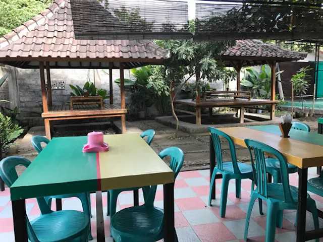 RUMAH MAKAN/CAFE “ISTANA MENTARI “