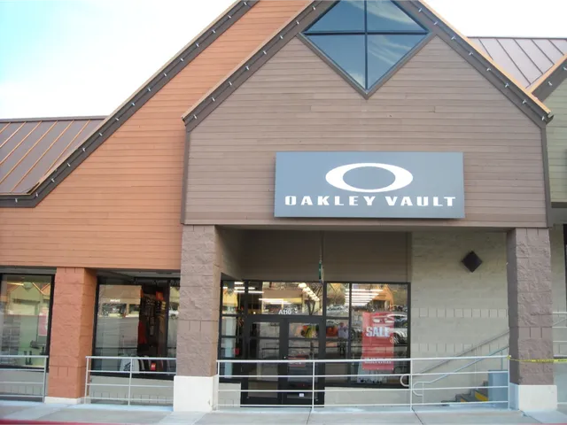 OAKLEY VAULT