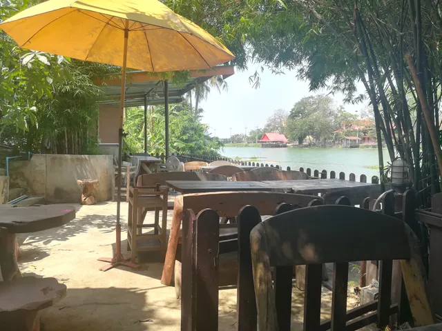 เรือนชายน้ำ