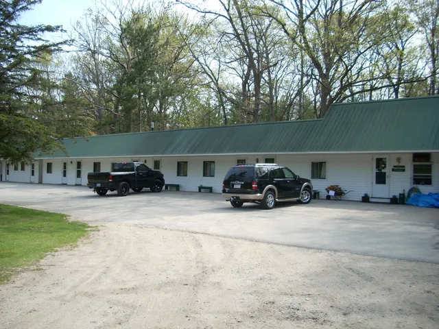 Day Star Motel at Wolf Lake
