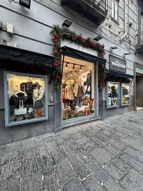 Mediterraneo abbigliamento Guess Multibrand Napoli