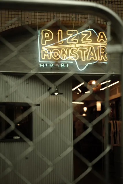 Pizza Monstar Hidari