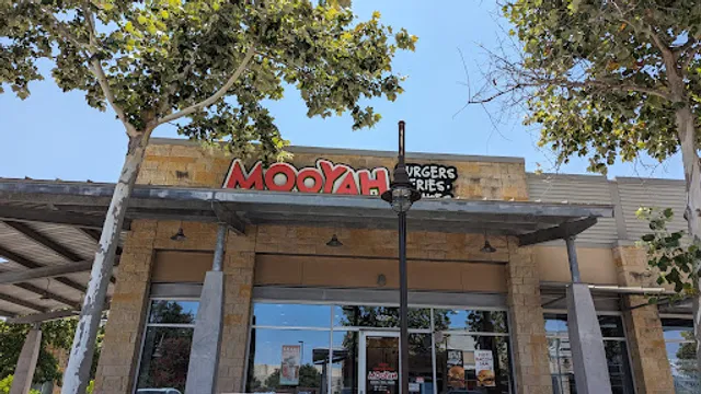 MOOYAH Burgers, Fries & Shakes