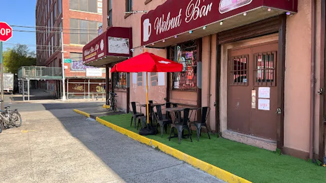 Walnut Bar and Grill