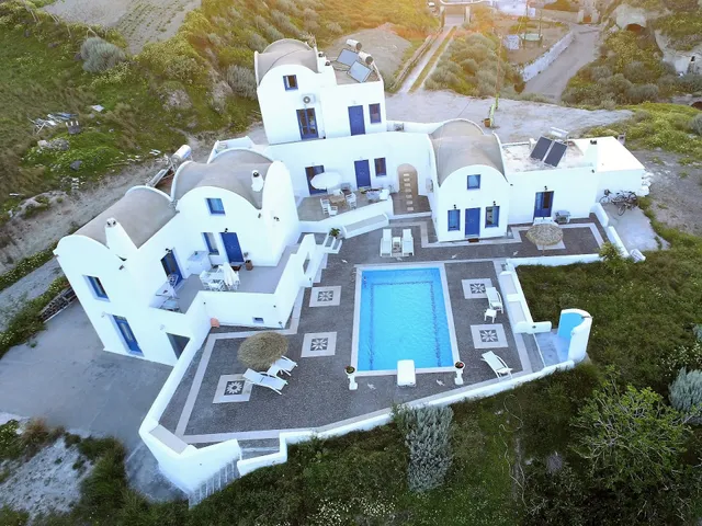 Santorini Traditional Suites