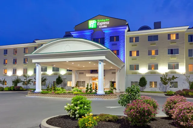 Holiday Inn Express & Suites Watertown-Thousand Islands by IHG