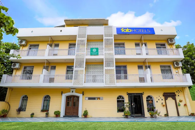 FabHotel Aravali Suites - Hotel in DLF Phase 3, Gurgaon