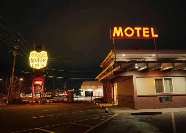 Wolf's Motor Inn