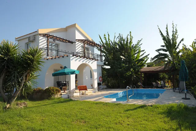 Follow the Sun Villas - Argaka