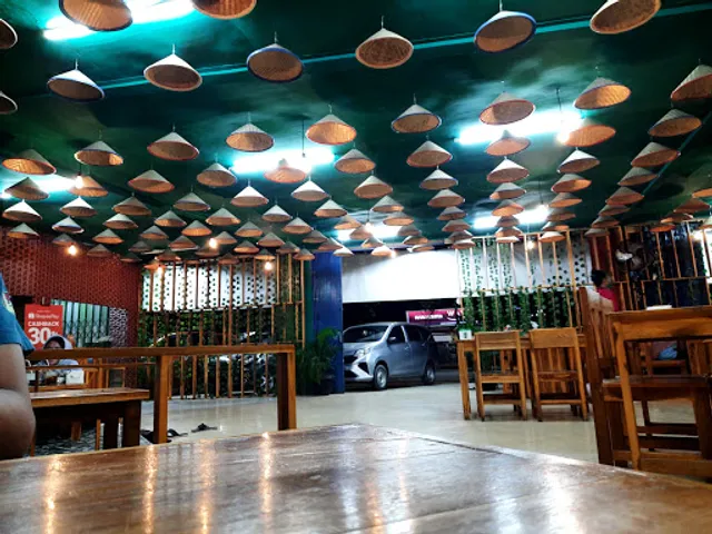 RM Ayam Bakar dan Pecel Lele Mbok Jum Sultan Agung