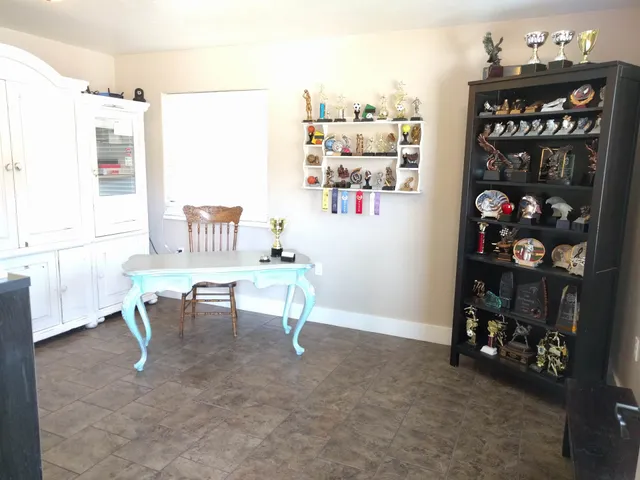 Lott's Trophies, Awards & Engraving