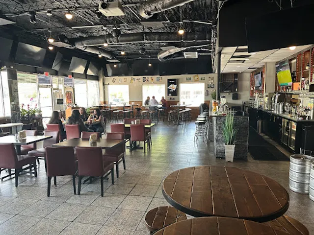 Rey's Restaurant & Bar