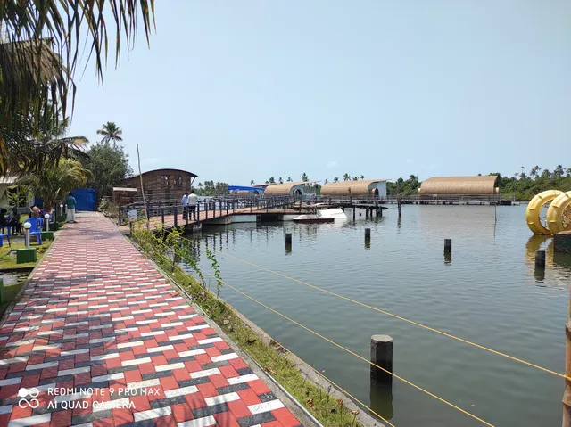 Le Kumbalangi Floating Restaurant - Aquatic Island
