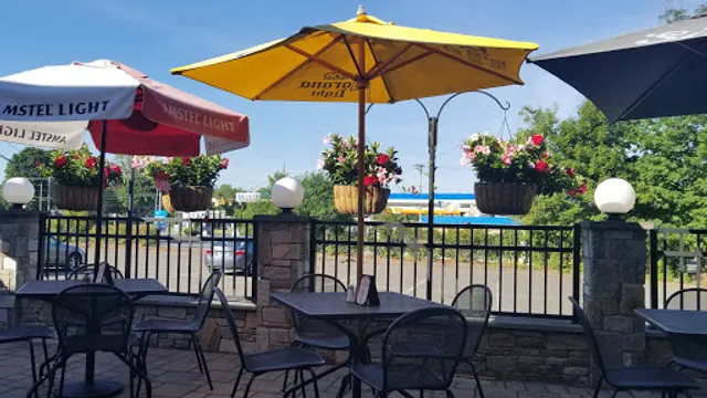 Beni's Restaurant, Bar & Banquet