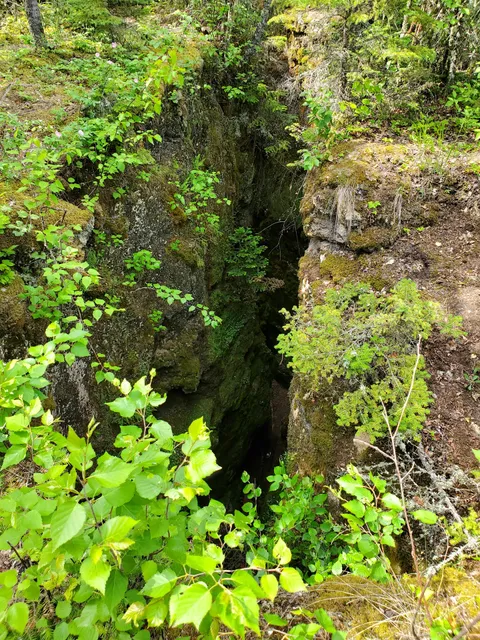 Caves self-guiding trail