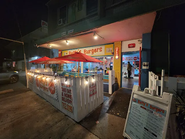 Betty's Burgers Honolulu