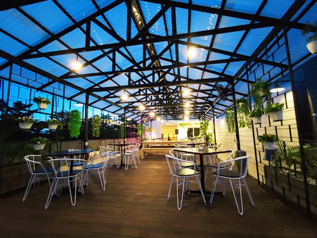 DAKOTA BAR & KITCHEN