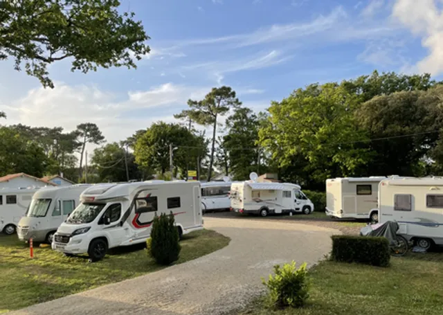 AIRE CAMPING CAR - CAMPING proche ROYAN à MESCHERS proximité attractions