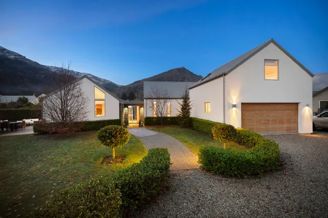 Tāhuna Hideaway - Queenstown Property Management specialising in Holiday Homes & Residential Rental