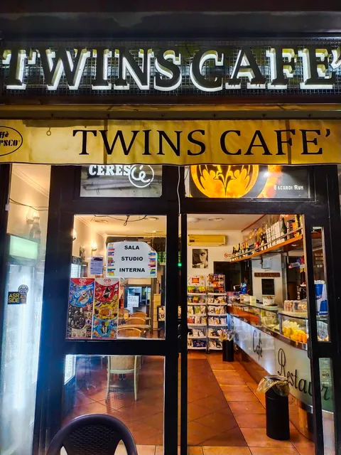 Twins Cafe'