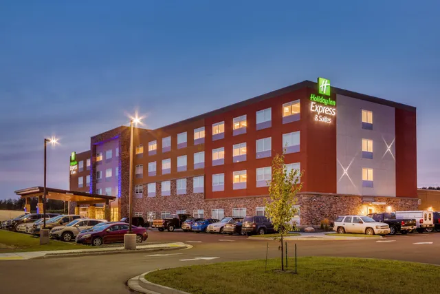 Holiday Inn Express & Suites Rice Lake by IHG
