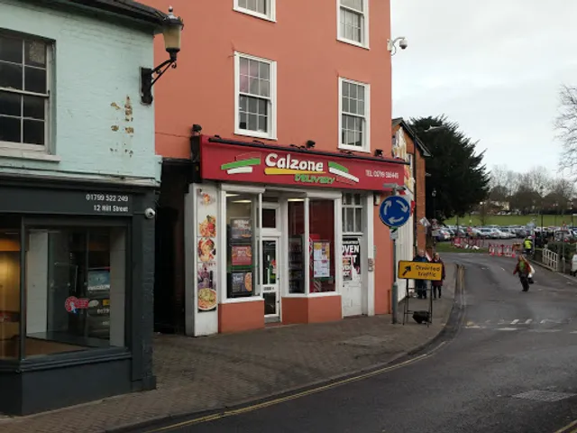 Calzone Saffron Pizza