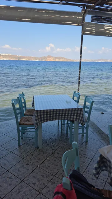 Salty Caves | Apartments in Milos