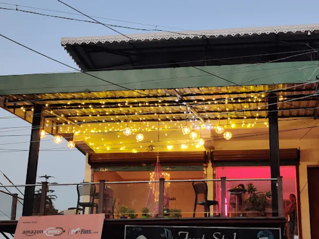 The Purple Door Cafe