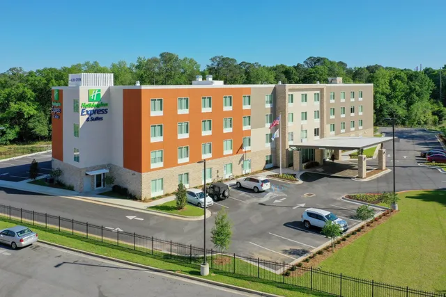 Holiday Inn Express & Suites Mobile - University Area by IHG