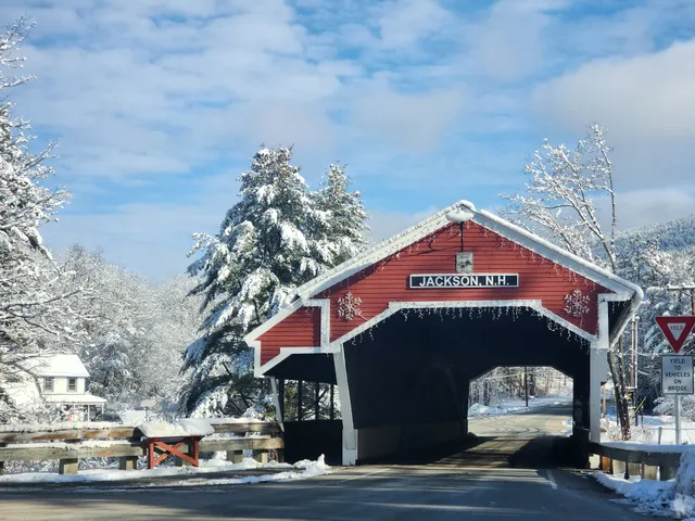 Covered Bridge Riverview Lodge
