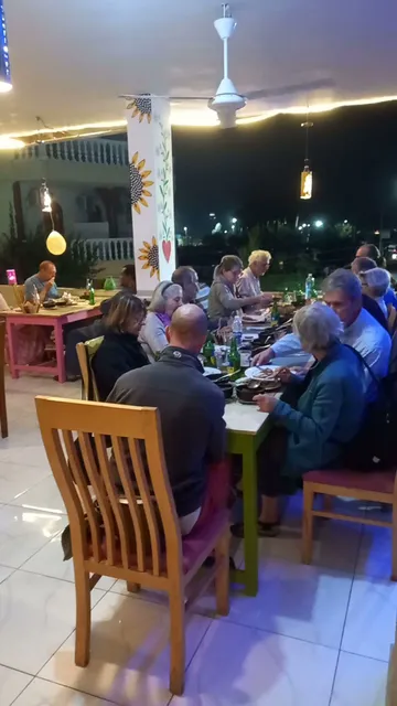 مطعم دوار الشمس Sunflower Restaurant