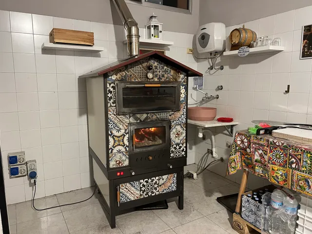 Pizzeria Siciliana Don Ciccio Fanusa-Arenella-Plemmirio. PRENOTAZIONE OBBLIGATORIA L'orario può essere variabile.