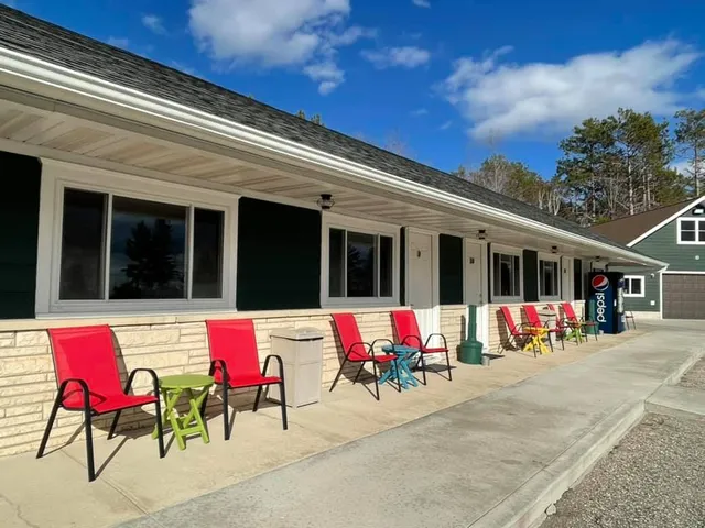 Moose Resort - Motel & Extended Vacation