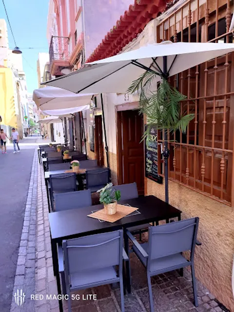 Gonzalo's Bar & Grill