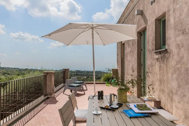 · Organic Farm Sciaraviva