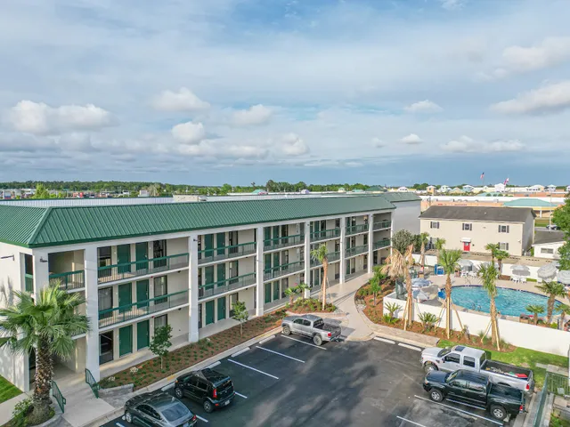 Econo Lodge Inn & Suites Foley-North Gulf Shores