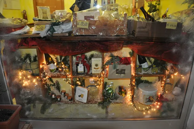 delicatessen with kitchen