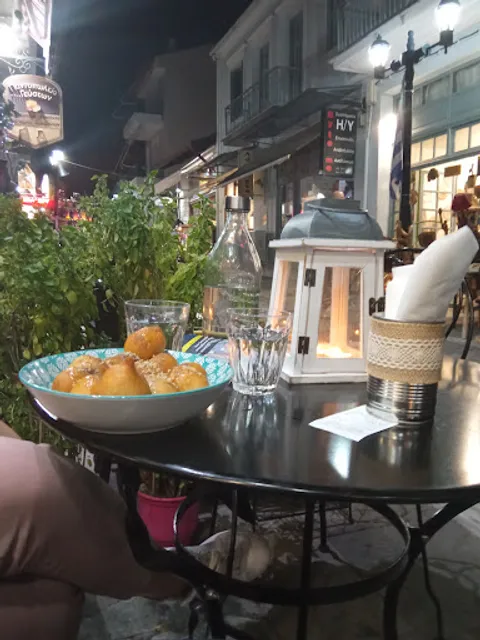 Water & Flour (Nero Kai Alevri)