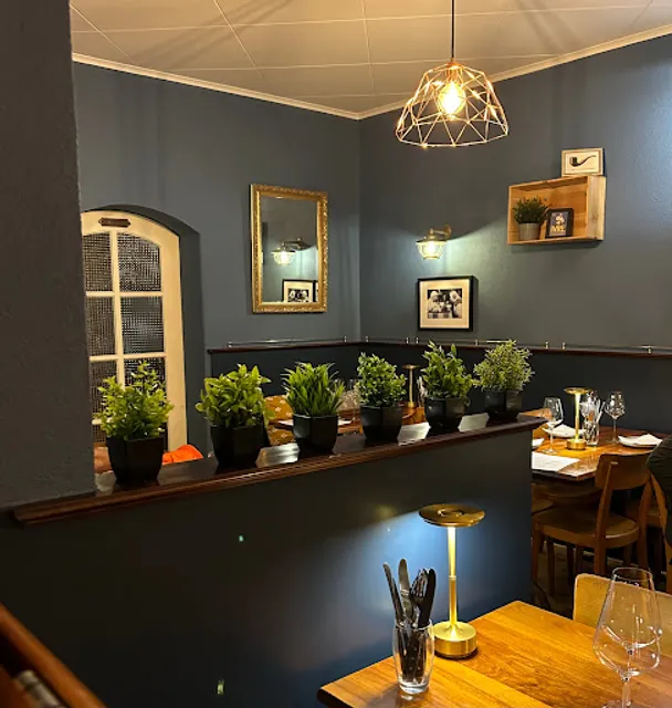 Le Cheval Blanc - Bar à vin & à manger