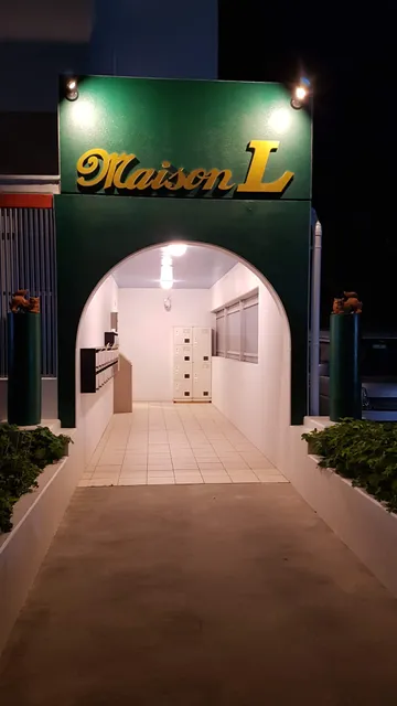 Maison L