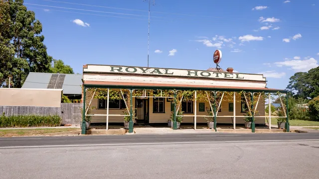 Royal Hotel Snake Valley