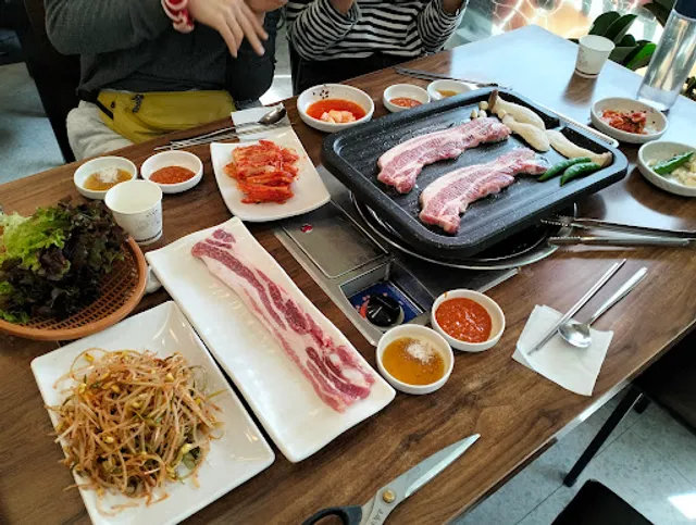BBQ and Traditional Korean Soup Restaurant