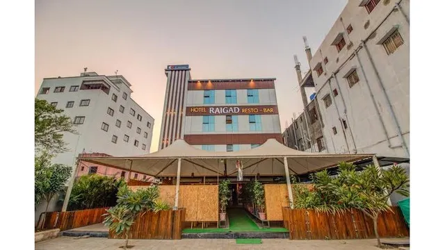 Capital O 62219 Hotel Raigad