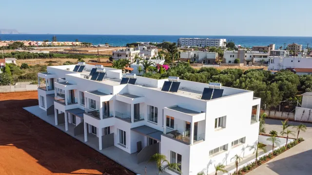 Grand White Apartments