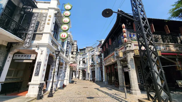 Guanlan Lake Huayi Feng Xiaogang Film Commune