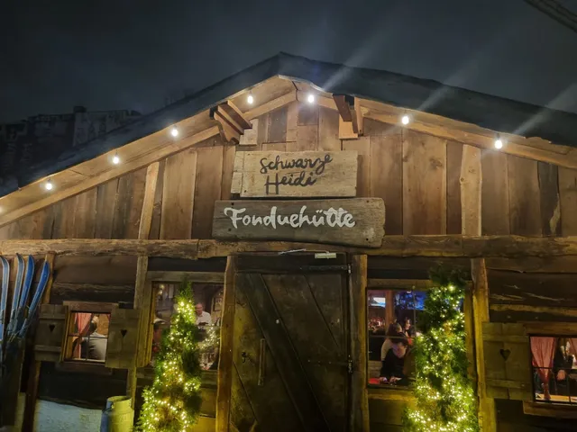 Schwarze Heidi Fondue Hütte HINTERM BERG @Renate
