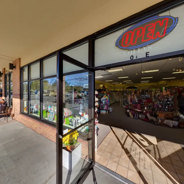 Lolly's Hallmark Shop